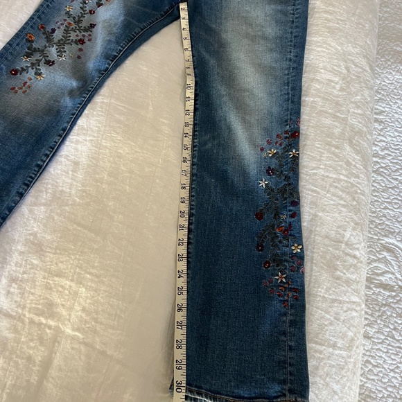 Driftwood Embroidered Jeans, Audrey Classic Fit Size 30 - Picture 11 of 13
